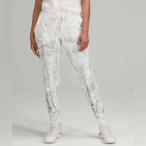 Lululemon Warm Down Jogger *7/8 Length Thread Dye White Black Women’s Size 2